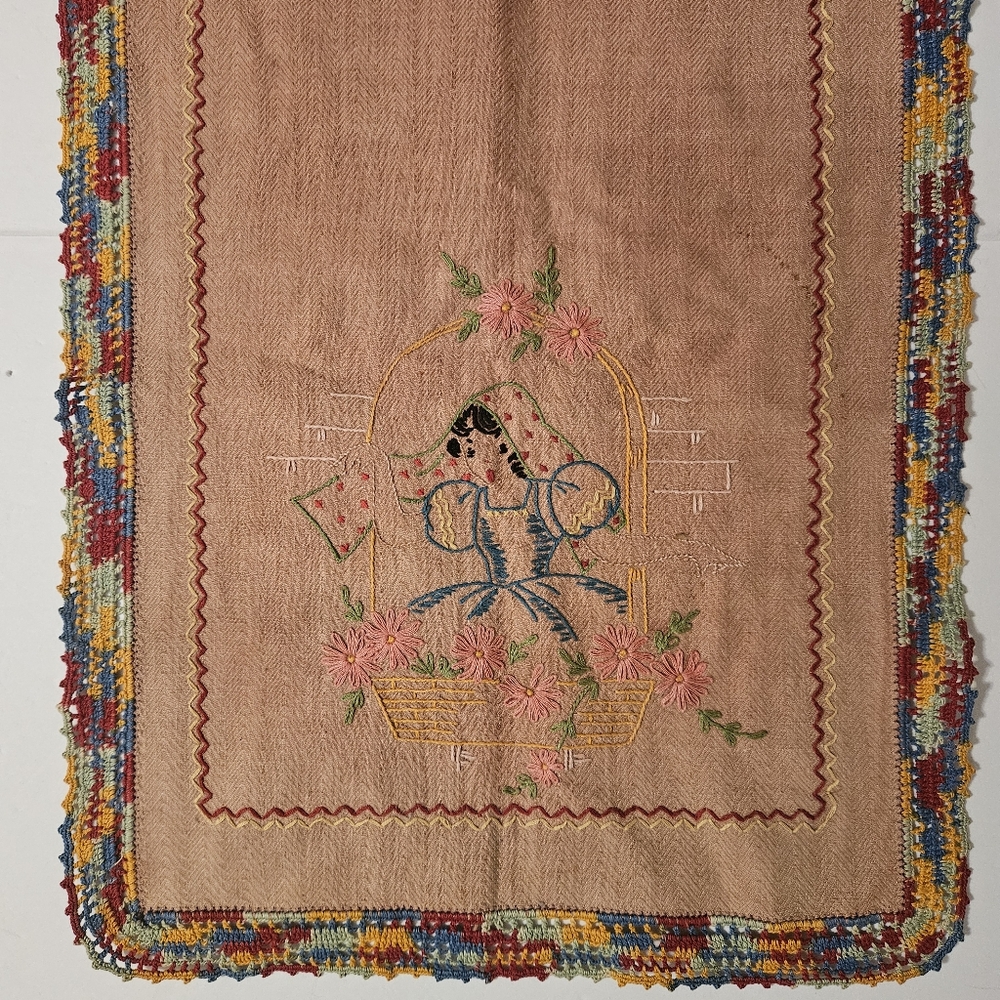 Table Runner Vintage 1950's 33" × 13" - Picture 3 of 10